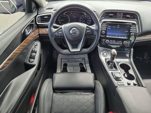 Used 2016 Nissan Maxima Platinum w/ Interior Lighting Package FWD image 12