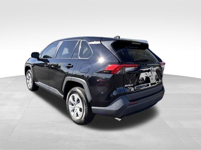 Used 2024 Toyota RAV4 LE FWD image 5