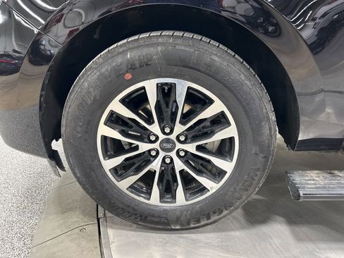 Certified 2025 Ford Expedition Platinum AWD/4WD image 39