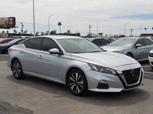 Used 2022 Nissan Altima 2.5 SV w/ SV Premium Package image 14