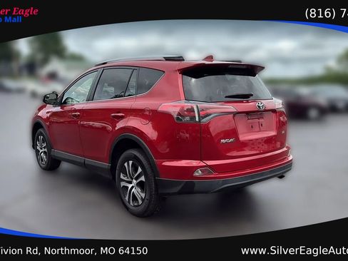 Used 2016 Toyota RAV4 LE FWD image 3