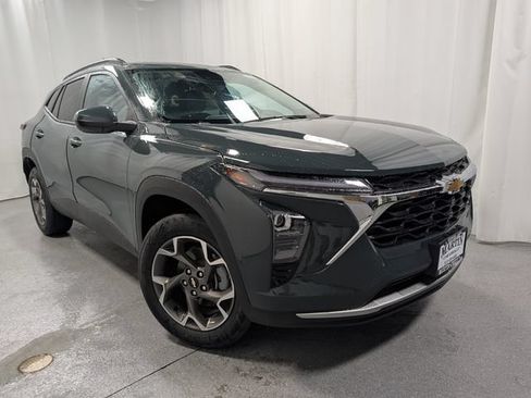 New 2026 Chevrolet Trax LT w/ Sunroof Package FWD image 2