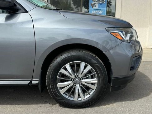 Used 2020 Nissan Pathfinder S image 2