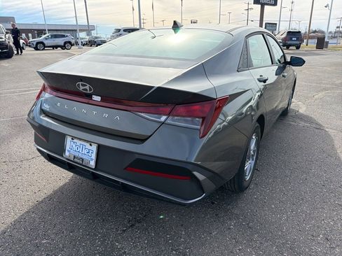 Used 2024 Hyundai Elantra SE image 7