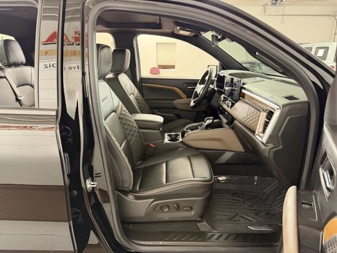 Used 2024 GMC Canyon Denali AWD/4WD image 40