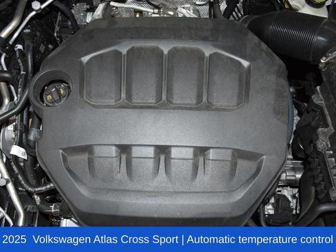 Used 2025 Volkswagen Atlas Cross Sport SE FWD image 7