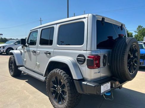 Used 2022 Jeep Wrangler Unlimited Sahara w/ Cold Weather Group AWD/4WD image 6