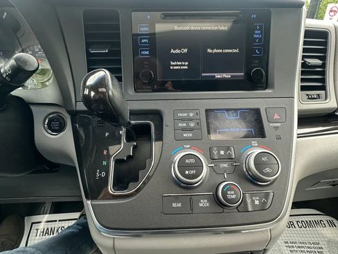 Used 2015 Toyota Sienna XLE AWD/4WD image 20