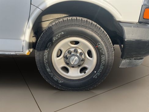 Used 2016 Chevrolet Express 2500 LT w/ LT Preferred Equipment Group image 18