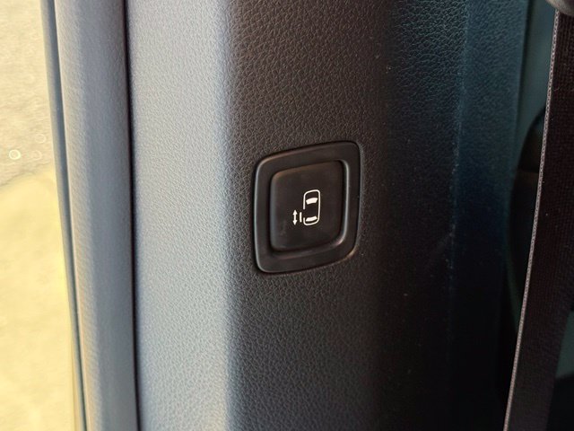 Used 2025 Kia Carnival SX w/ SX Dark Edition Package FWD image 15