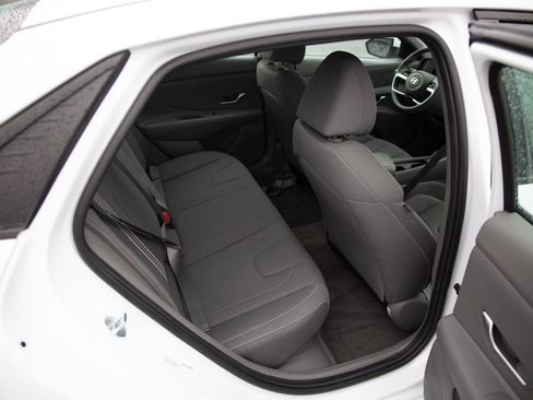 Used 2023 Hyundai Elantra Blue image 22