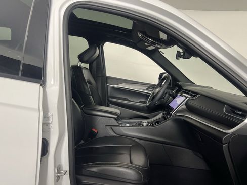 Certified 2024 Jeep Grand Cherokee Limited image 30