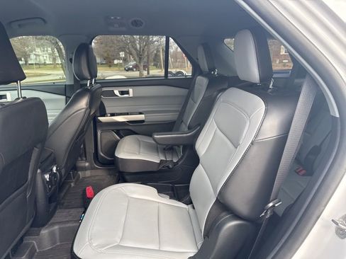 Used 2021 Ford Explorer XLT w/ Equipment Group 202A image 11
