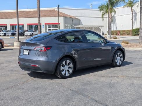 Used 2023 Tesla Model Y 2WD image 4
