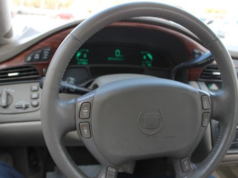 Used 2000 Cadillac De Ville Base 4dr Sedan w/ Comfort/Convenience Pkg image 42