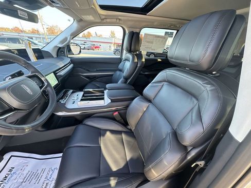 New 2025 Lincoln Navigator Reserve image 11