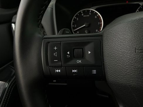 Used 2025 Nissan Rogue SV image 33