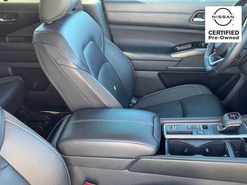 Certified 2024 Nissan Pathfinder SL w/ Black Appearance Package image 10