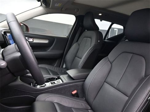 Used 2023 Volvo XC40 B5 Plus w/ Driver Assist Package image 9
