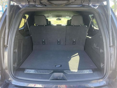 Used 2023 Chevrolet Suburban Premier RWD image 8