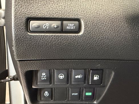 Used 2020 Nissan Rogue SV w/ Premium Package image 28