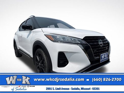 Used 2024 Nissan Kicks SR w/ SR Premium Package FWD image 3