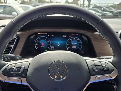 Used 2024 Volkswagen Atlas SE image 22