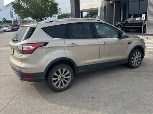 Used 2017 Ford Escape Titanium FWD image 4