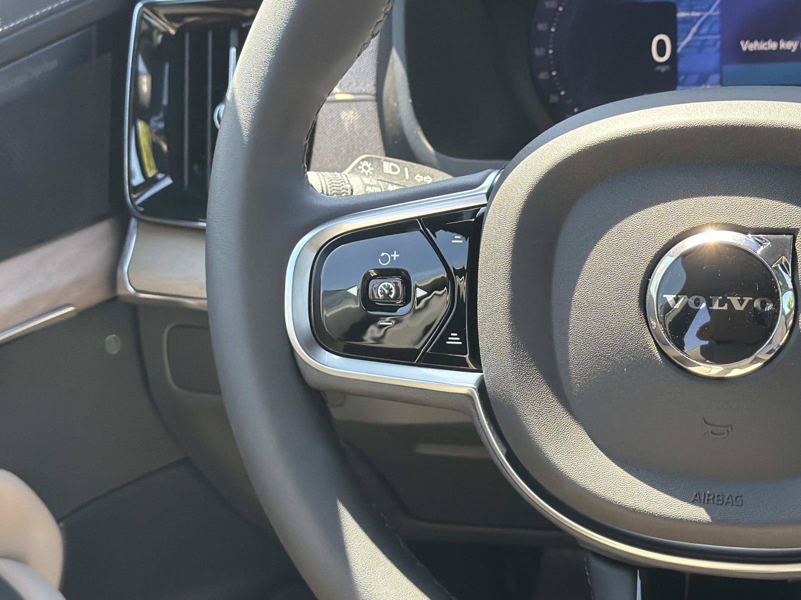 New 2027 Volvo XC90 B5 Plus AWD/4WD image 8