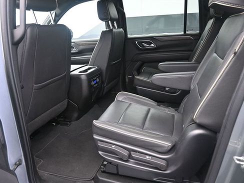 Used 2023 Chevrolet Suburban Premier image 18