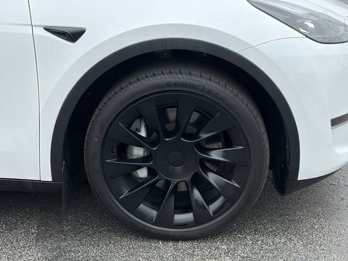 Used 2023 Tesla Model Y Long Range AWD/4WD image 4