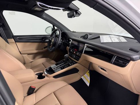 New 2026 Porsche Macan AWD/4WD image 15