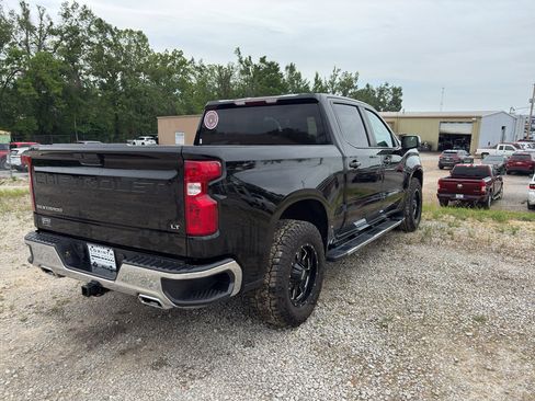Used 2021 Chevrolet Silverado 1500 LT AWD/4WD image 3