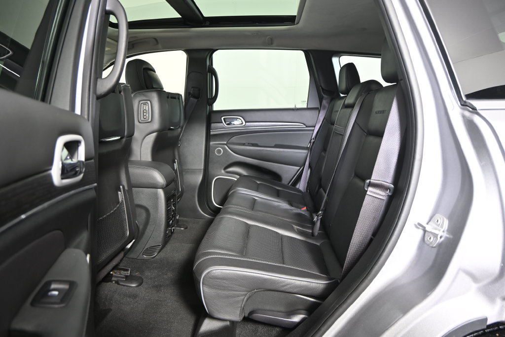 Used 2021 Jeep Grand Cherokee Summit AWD/4WD image 18