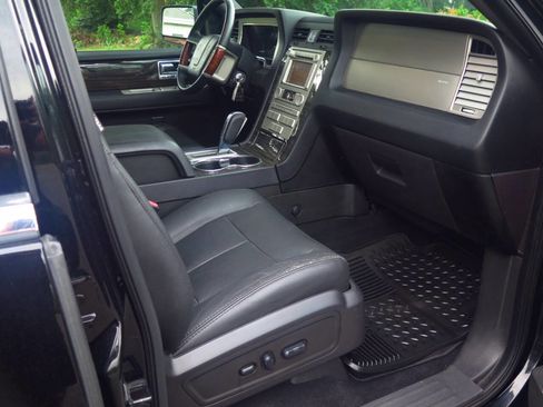 Used 2008 Lincoln Navigator 4WD image 35