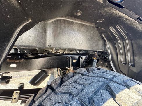 Used 2017 Toyota Tacoma TRD Off-Road w/ Tow Package AWD/4WD image 24