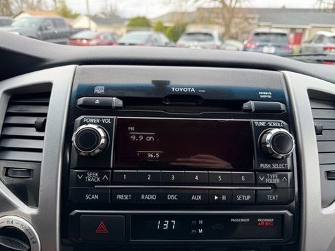 Used 2012 Toyota Tacoma 4x4 Double Cab w/ SR5 Pkg image 3