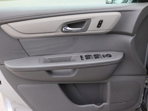 Used 2015 Chevrolet Traverse LT image 12