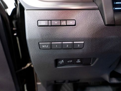 Used 2025 Lexus GX 550 image 35