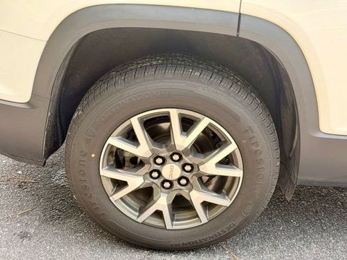 Used 2021 GMC Acadia SLE FWD image 30