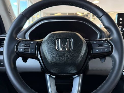 Used 2025 Honda Pilot Touring image 27