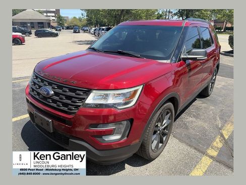 Used 2017 Ford Explorer XLT w/ Equipment Group 202A FWD image 1
