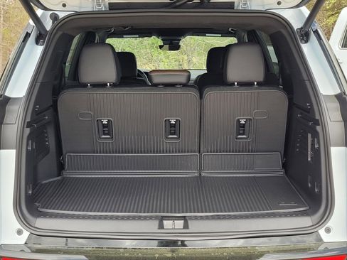 New 2026 GMC Acadia Denali Ultimate w/ LPO, Floor Liner Package image 7