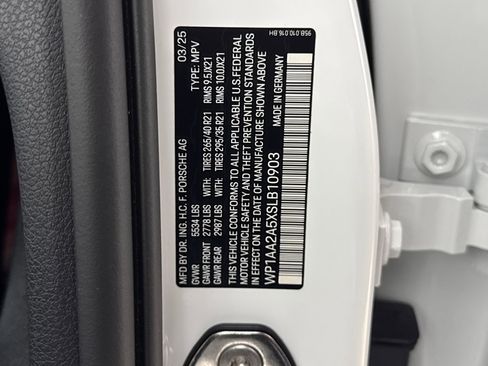 Certified 2025 Porsche Macan image 22