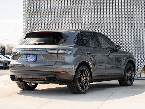 Used 2020 Porsche Cayenne image 4