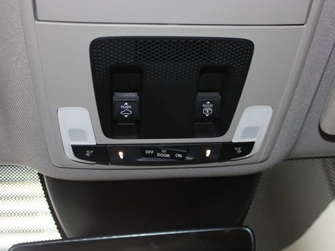 Used 2024 Honda Pilot Touring image 25