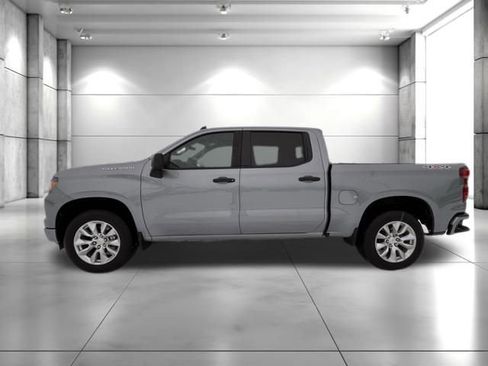 Used 2025 Chevrolet Silverado 1500 Custom image 4