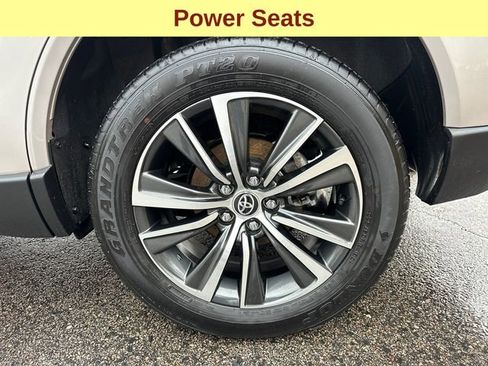 Certified 2024 Toyota Venza LE AWD/4WD image 13