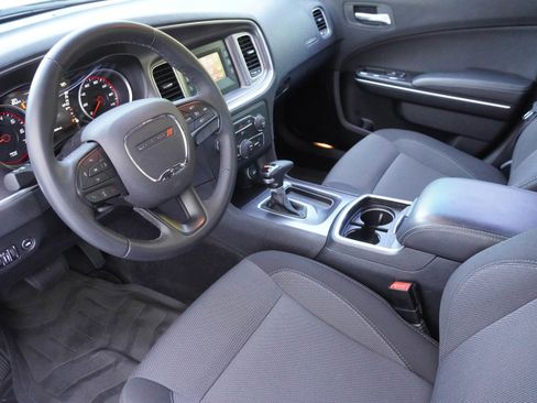 Used 2017 Dodge Charger SE AWD/4WD image 9