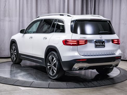 Certified 2025 Mercedes-Benz GLB 250 GLB 250 image 2